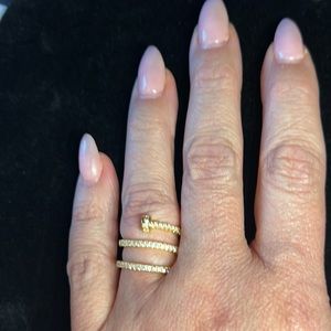 NEW 18KT GOLD WITH PAVE STONES COMPLETELY ADJUSTABLE. SEE PHOTOS.